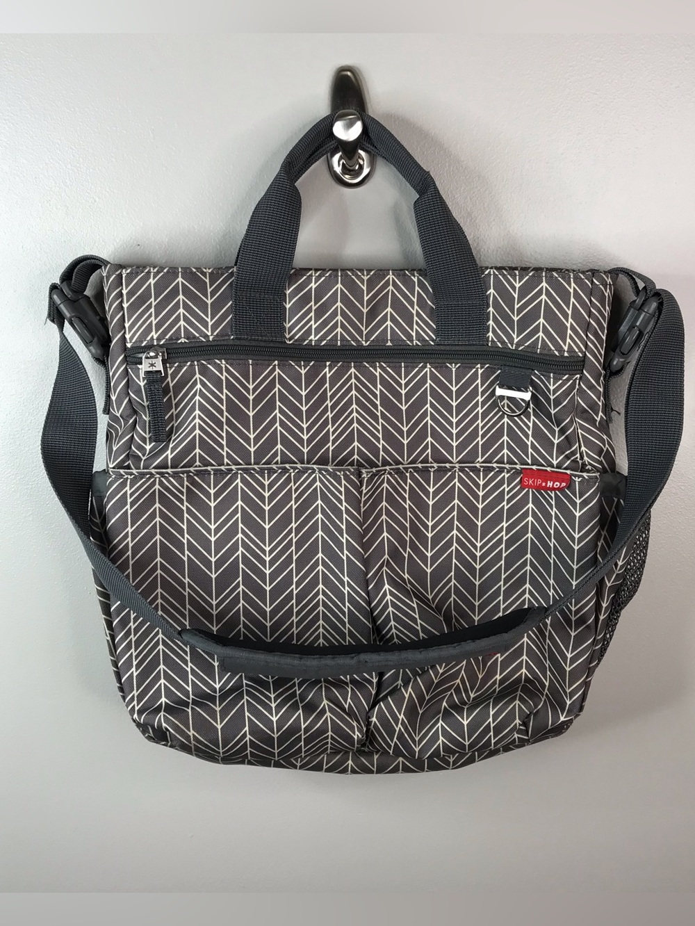 Skip Hop Chevron Pattern Gray Diaper Bag EUC